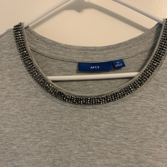 Women’s Apt 9 Medium studded Gray Short sleeved shirt in size Medium P2P 19 - Picture 2 of 3